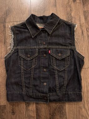 Levi's Dark Indigo Denim Sleeveless Trucker Vest Women’s Medium